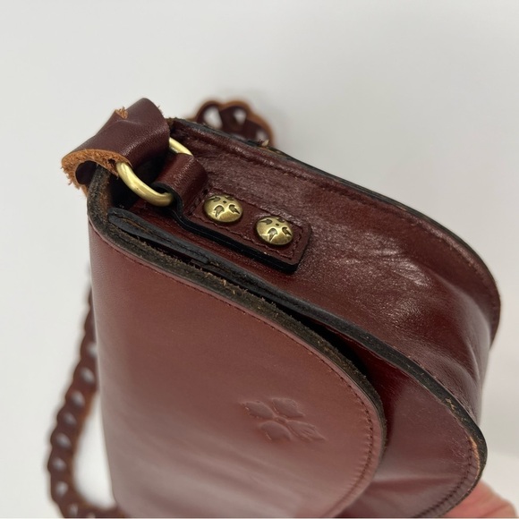 Patricia Nash Chelsey Chainlink Leather Crossbody Bag in British Tan - Picture 4 of 14